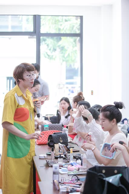 Gương mặt do Thúy Tô Makeup thực hiện — minh hoạ nỗi đau số 14