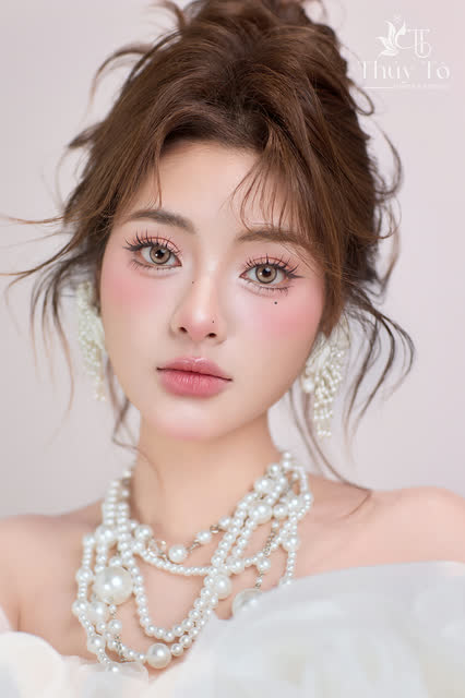Gương mặt do Thúy Tô Makeup thực hiện — minh hoạ nỗi đau số 1