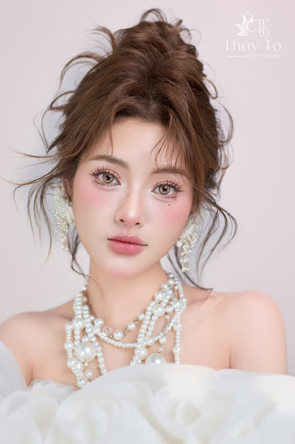 Gương mặt do Thúy Tô Makeup thực hiện — minh hoạ nỗi đau số 2
